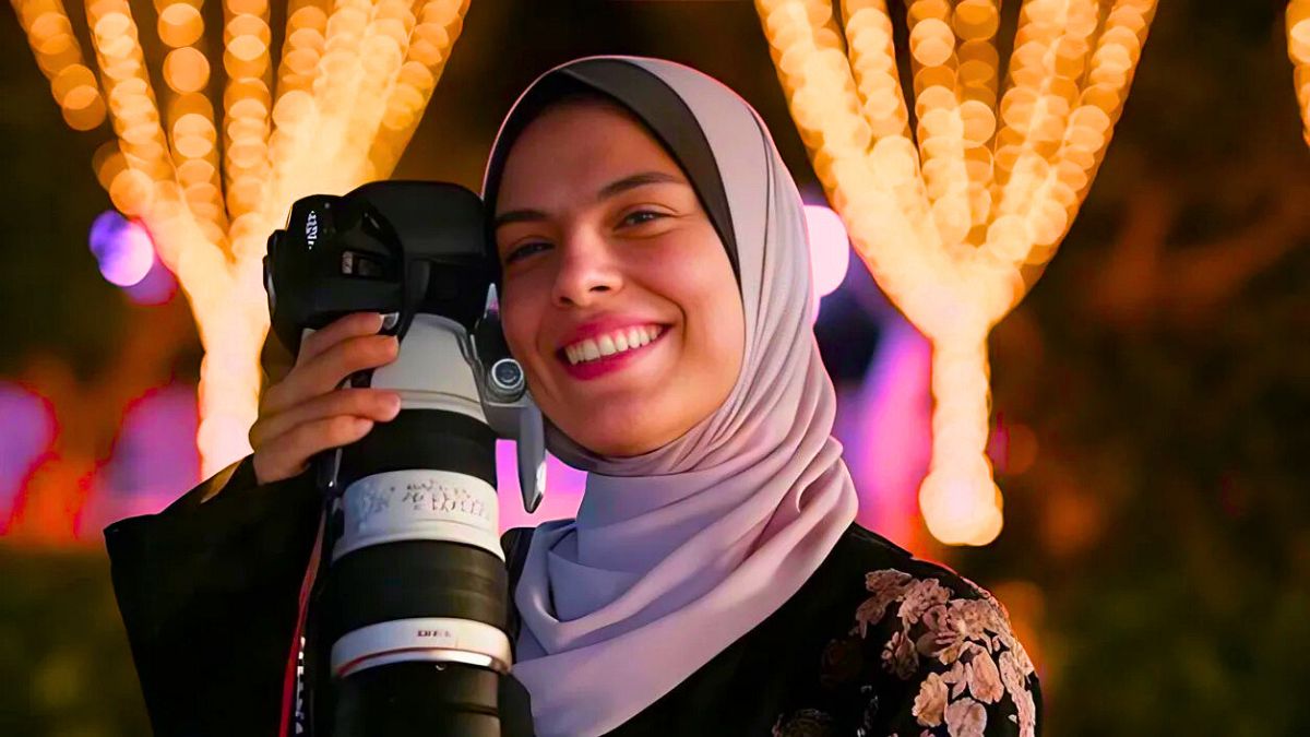 بعد مقتلها بقصف منزلها في غزة... مهرجان كان ينعى المصوّرة الفلسطينية فاطمة حسونة