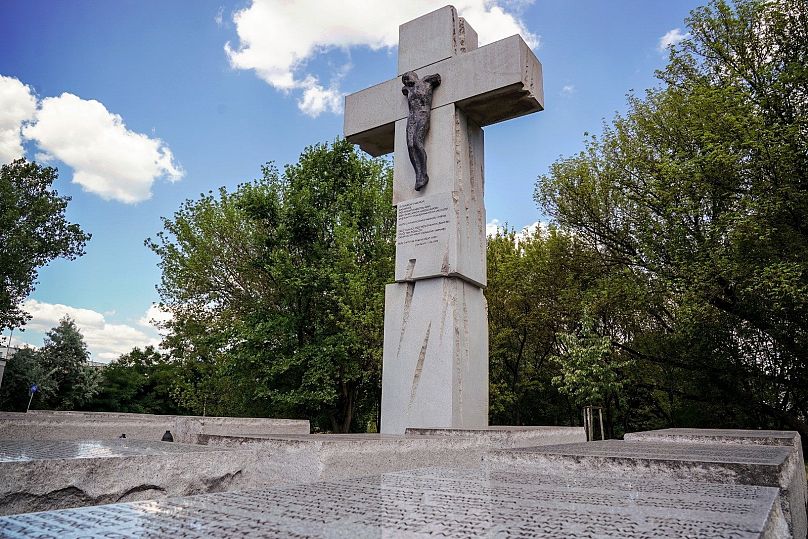 Monumento a la Masacre de Volinia en Varsovia