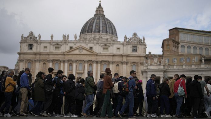Vaticano: oltre 80mila fedeli hanno reso omaggio a Papa Francesco