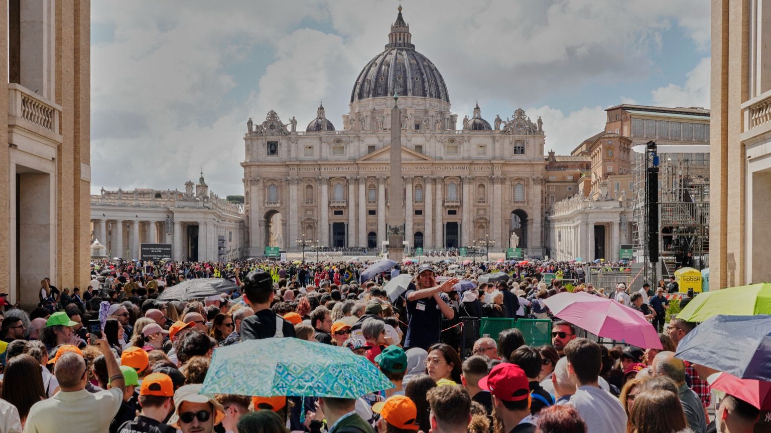 St Peter's Square closes to the public ahead of Pope Francis' funeral on  Saturday — live updates | Euronews