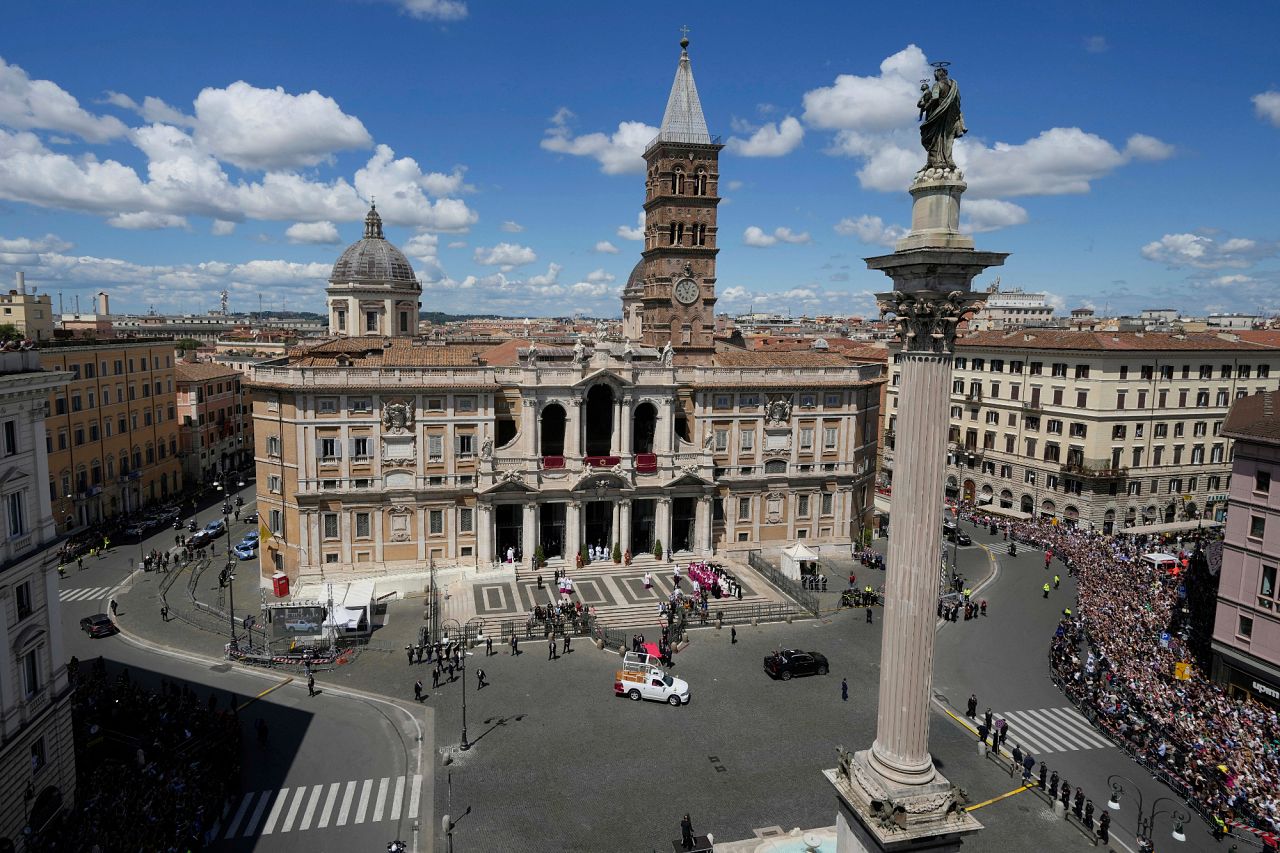 Le cercueil du pape François arrive à Santa Maria Maggiore