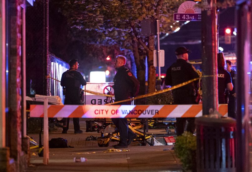 La Policía de Vancouver asegura la escena después de que un coche arrollara a una multitud en el festival Lapu Lapu en Vancouver, Columbia Británica, sábado 26 de abril  202