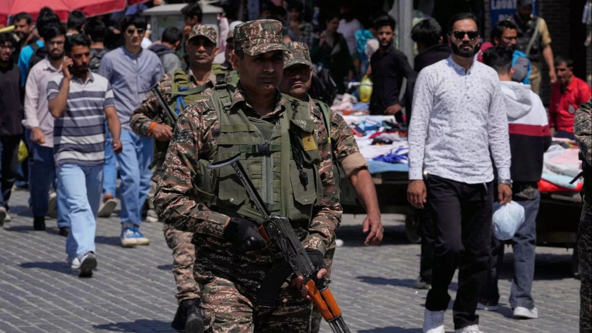 الهند وباكستان تتبادلان إطلاق النار لليلة الرابعة على التوالي في كشمير