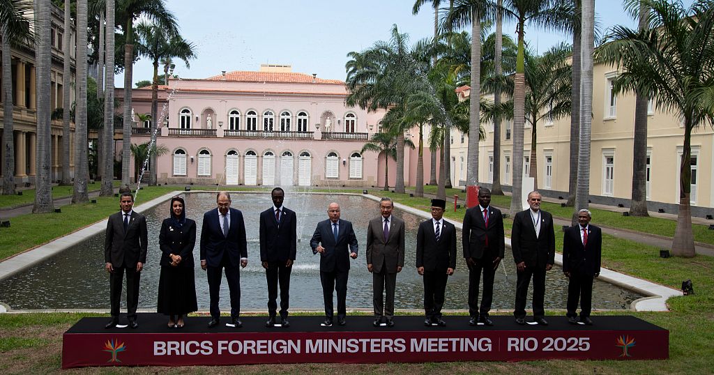 BRICS foreign ministers meet in Brazil to hone unity