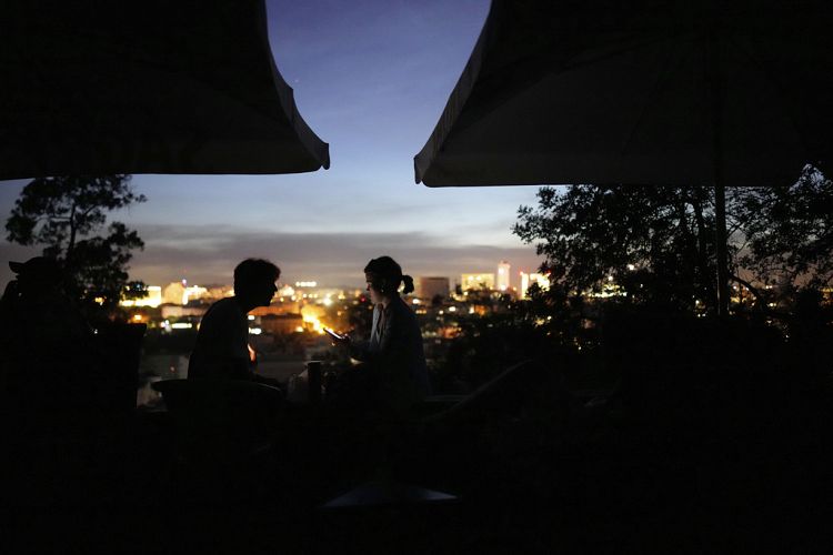 Spagna, blackout quasi superato: ripristinata al 99% la fornitura elettrica