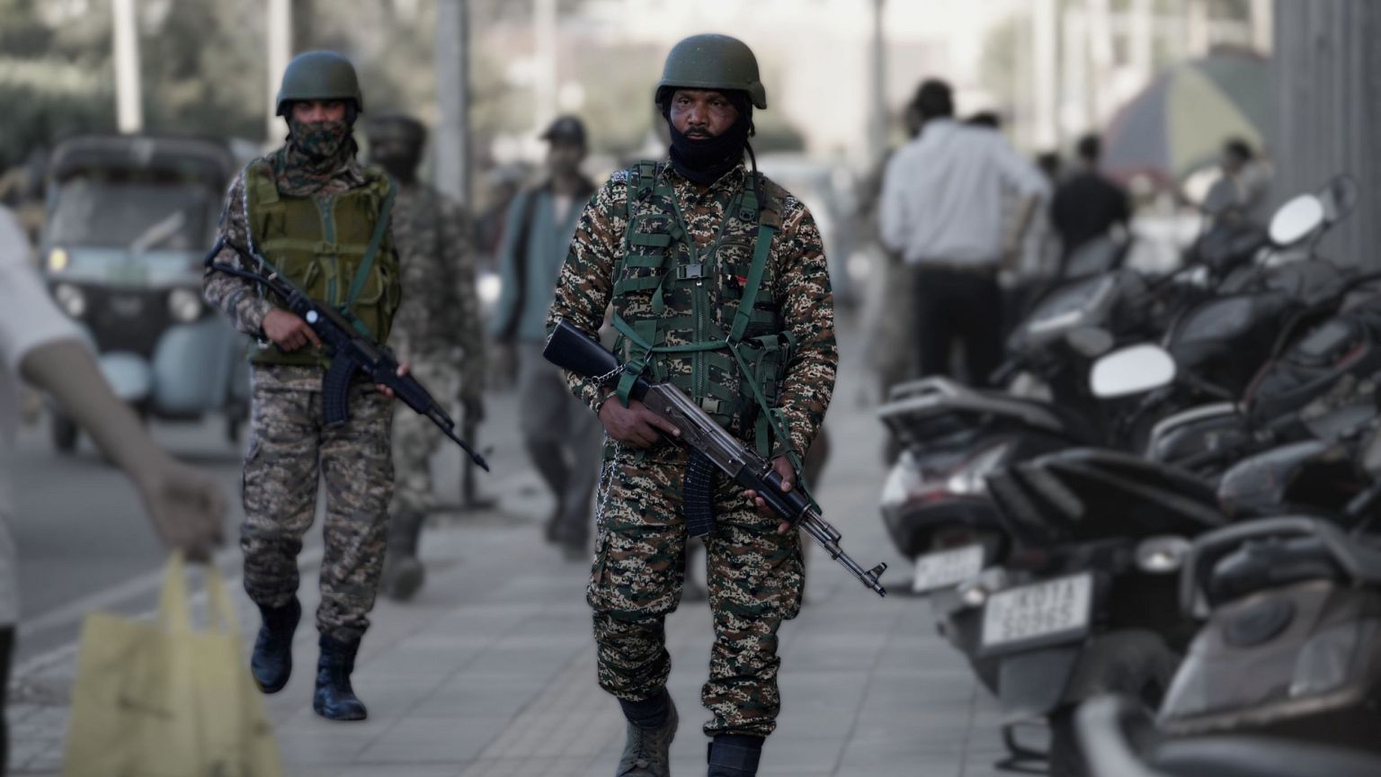 سربازان هندی در کشمیر