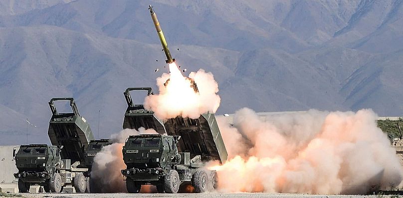 HIMARS üteg kilövés közben
