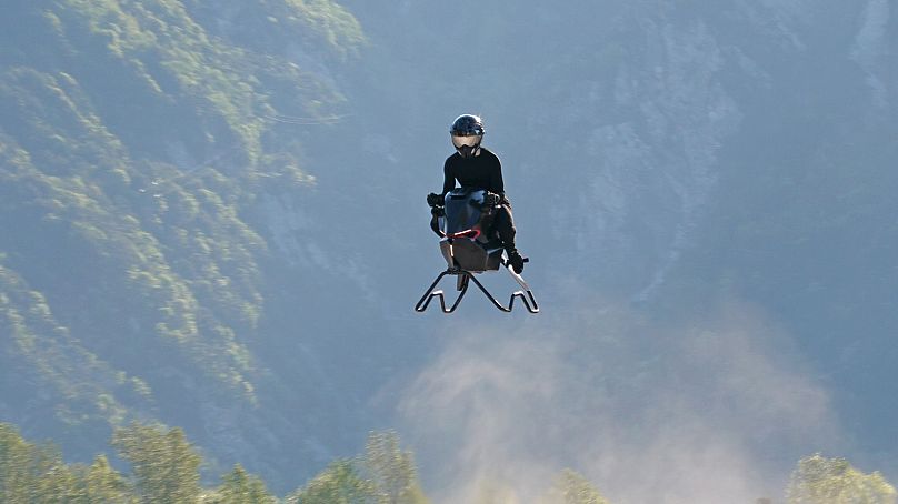 Polski innowator Tomasz Patan za sterami swojego najnowszego dzieła - Volonaut Airbike.