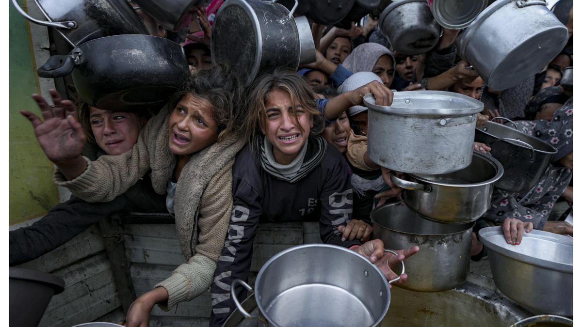 غزة على شفا المجاعة: غارات على مدار الساعة ومخزونات الغذاء إلى نفاد