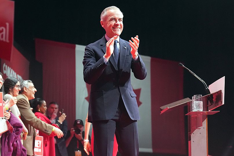 Le Premier ministre canadien Mark Carney s'adresse à ses partisans au siège de sa campagne électorale à Ottawa, dans l'Ontario, le mardi 29 avril 2025