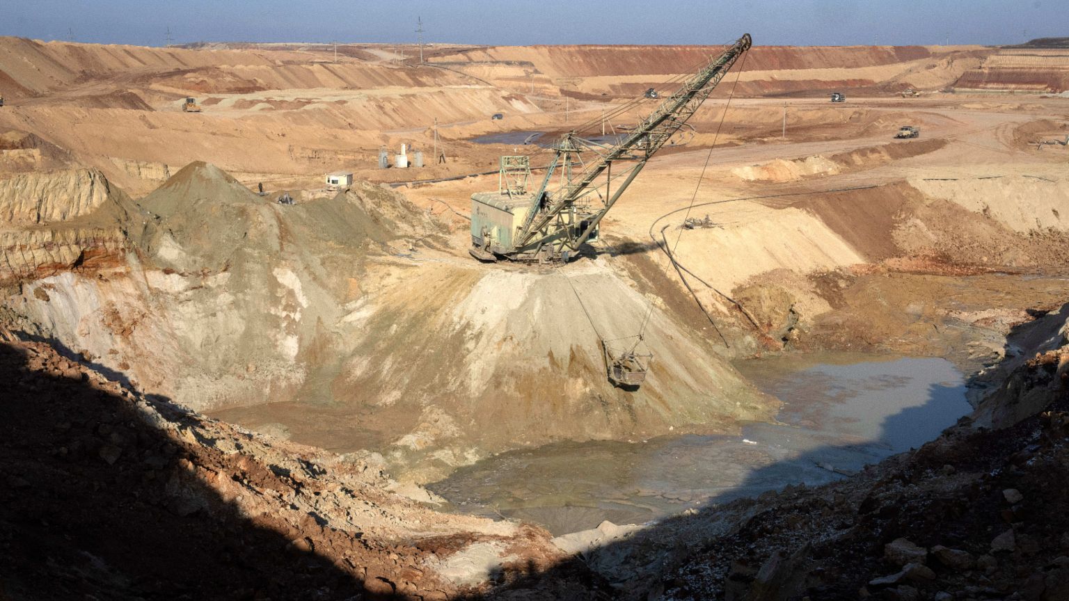 Ukraine signs historic rare earth minerals deal with United States | Euronews