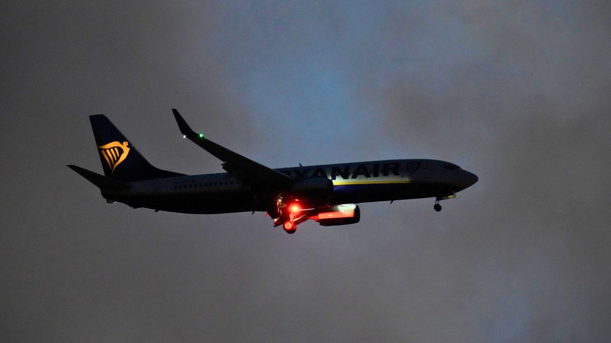 European aviation emissions ‘spiralling out of control’, report warns