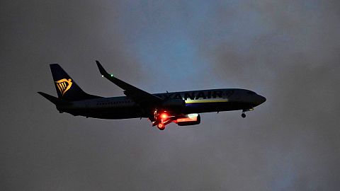 A Ryanair airplane approaches for landing in Lisbon, 28 September 2022. 