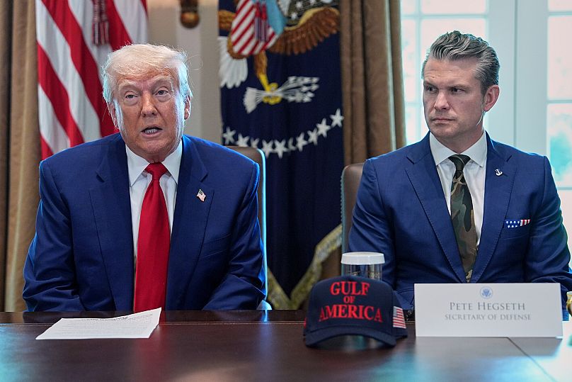 Trump y Pete Hegseth.
