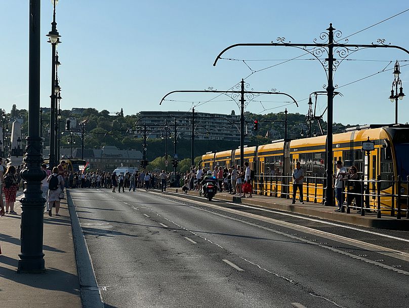 Rögtönzött hídblokád