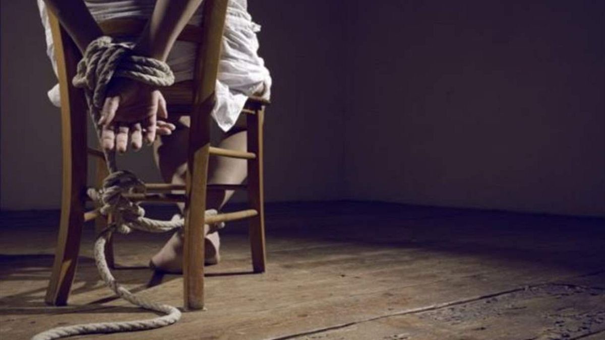 إسبانيا تعتقل زوجيْن احتجزا أطفالهما 4 سنوات كاملة في ظروف مأساوية