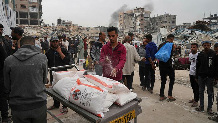 UN official urges Israel to allow aid into Gaza, calls blockade 'collective punishment'