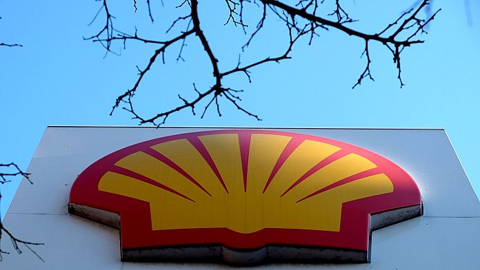 Shell kârını artırdı: İklim hedeflerinden vazgeçilmesine ise tepki var