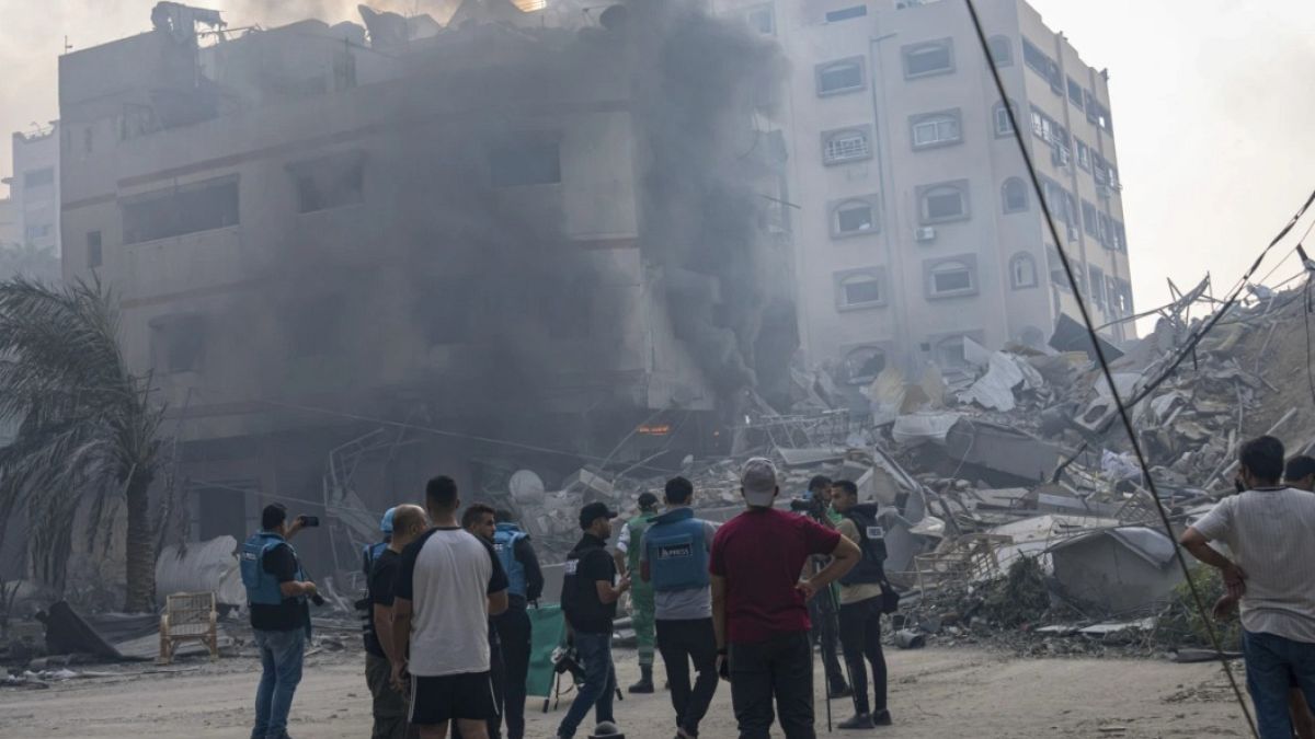 معاناة الصحافيين في غزة: بين نيران الحرب وواجب نقل الحقيقة