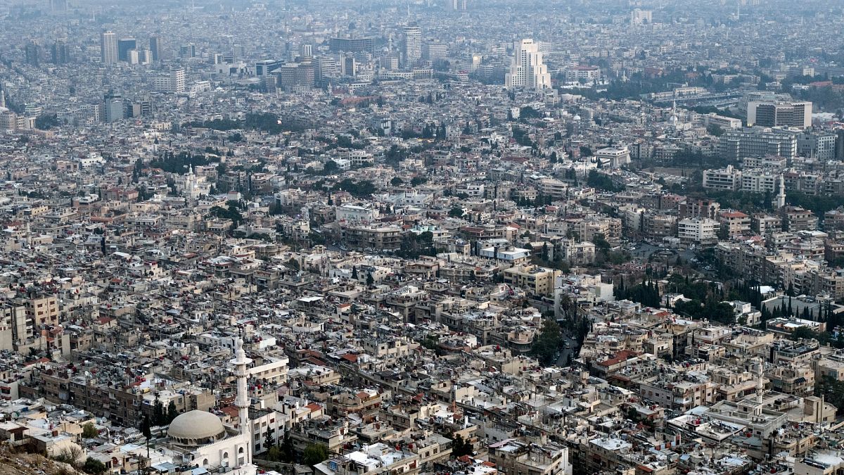 إسرائيل تشن7 غارات على محيط دمشق وترسل مقاتلاتها فوق أجواء حماة والسويداء ودرعا
