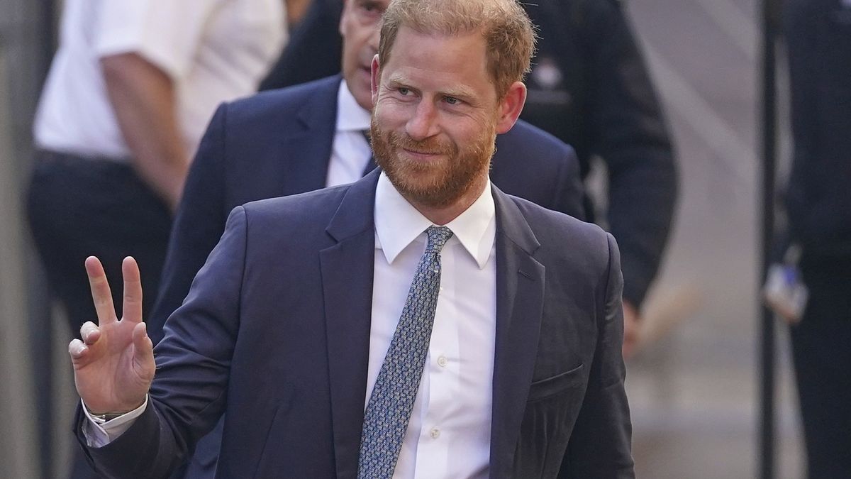 Harry seeks reconciliation with royal family after losing court case