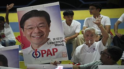 Singapur'un 66 yıldır iktidarda olan partisi seçimi yine kazandı