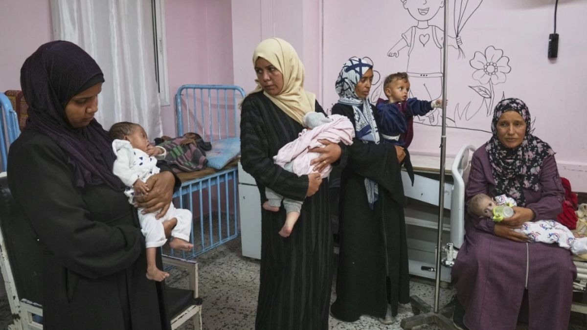 أطفال غزة في مواجهة الموت بسبب شحّ الطعام: المجاعة تحصد الأرواح البريئة وسط صمت عالمي
