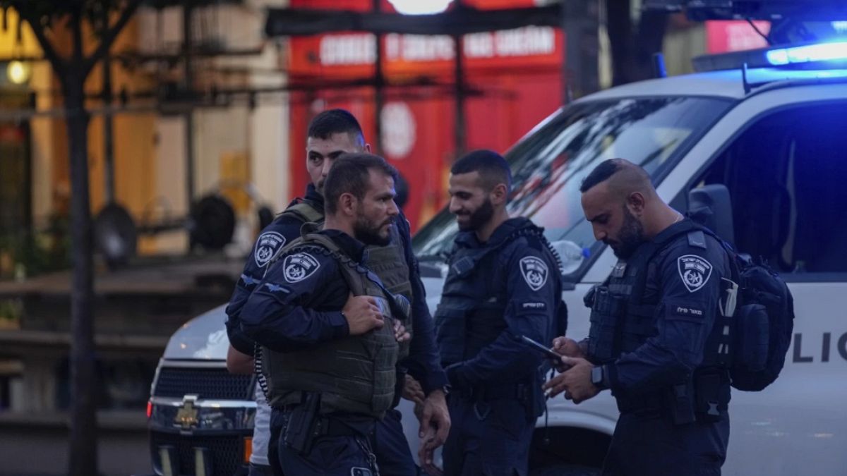 الشرطة الإسرائيلية: العثور على قنبلة موقوتة ملفوفة بعلم إسرائيل جنوب تل أبيب