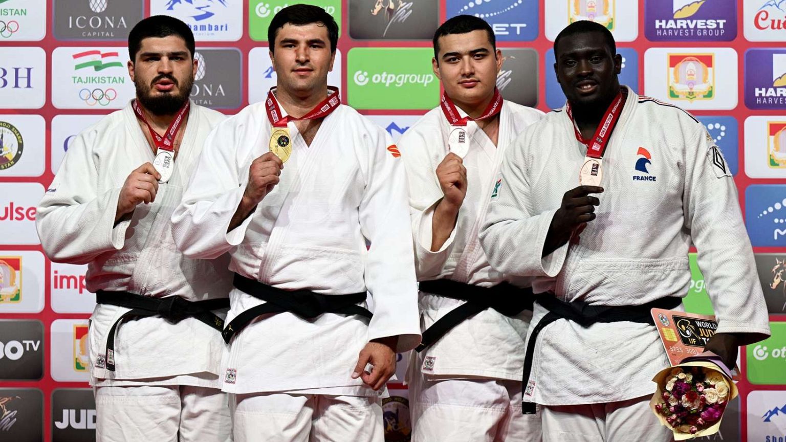 +100 kg : Rakhimov offre la plus belle des victoires à son public.