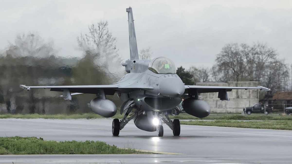 Szabotázs gyanúja Bulgáriában: nem repül az Amerikából szállított új F-16-os vadászgép