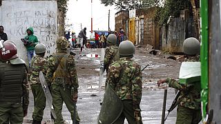 Kenya : quatre policiers inculpés pour crimes contre l'humanité