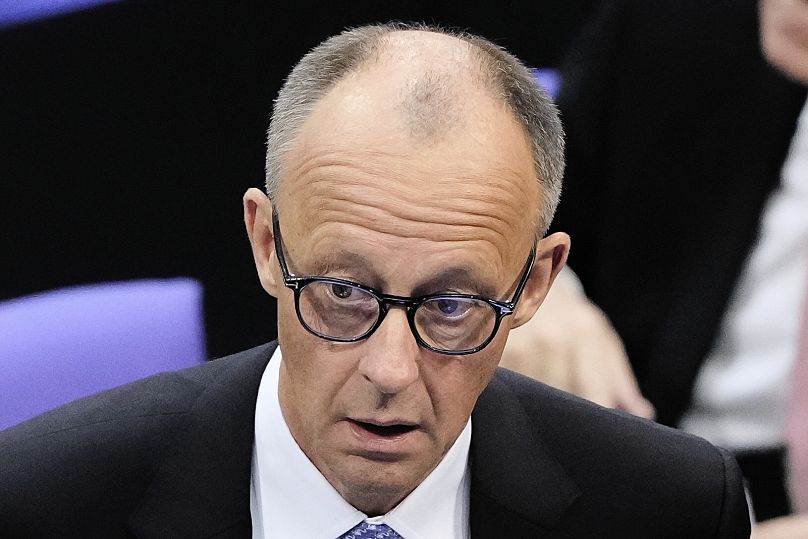 Friedrich Merz reacciona después de no ser elegido nuevo canciller en la primera votación en el Bundestag en Berlín, el martes 6 de mayo de 2025.