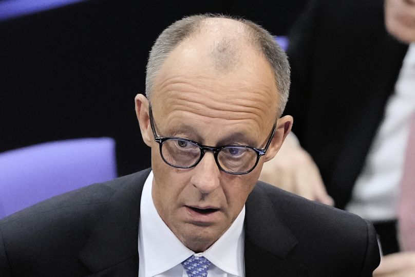 Blamage im Bundestag: Merz scheint nach der Wahlpleite unter Schock zu stehen.
