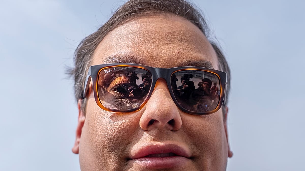 George Santos: A hazug képviselő börtönbe vonulása és az elárult bizalom története George Santos: A hazug képviselő börtönbe vonulása és az elárult bizalom története