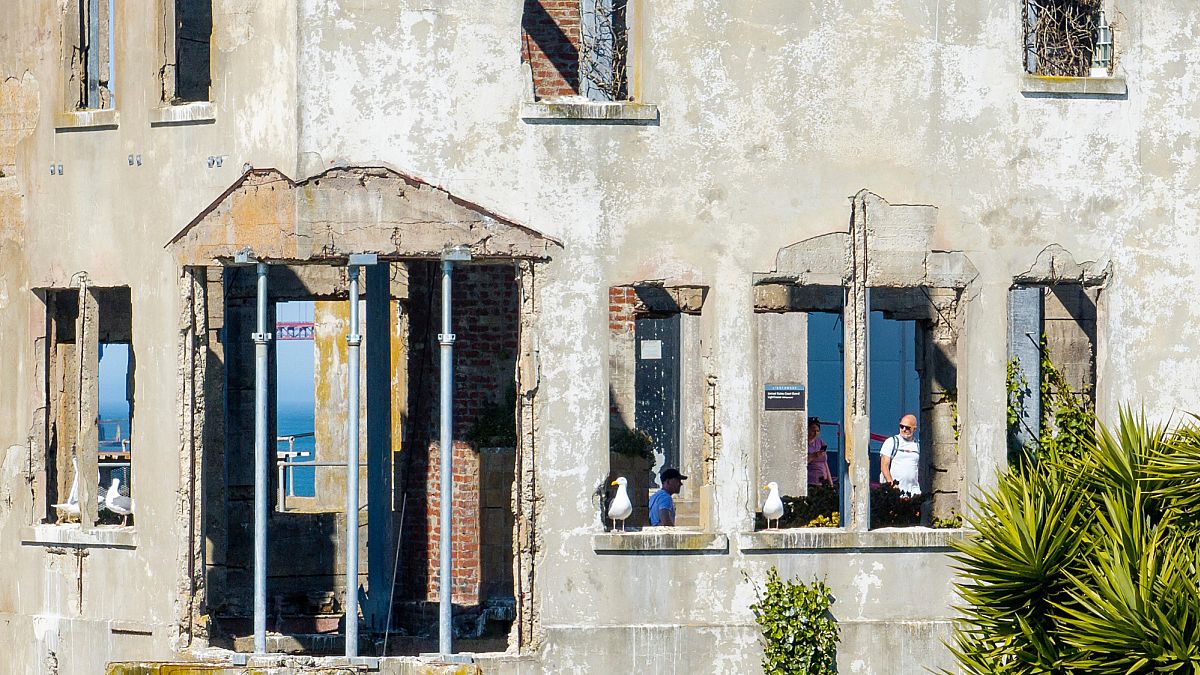 Les touristes savourent les intérieurs d'Alcatraz alors que Trump envisage de rouvrir la prison