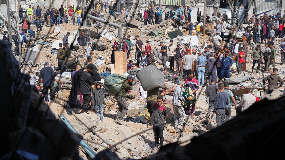 Au moins 59 personnes tuées dans des frappes à Gaza, alors qu'Israël s'apprête à intensifier son offensive