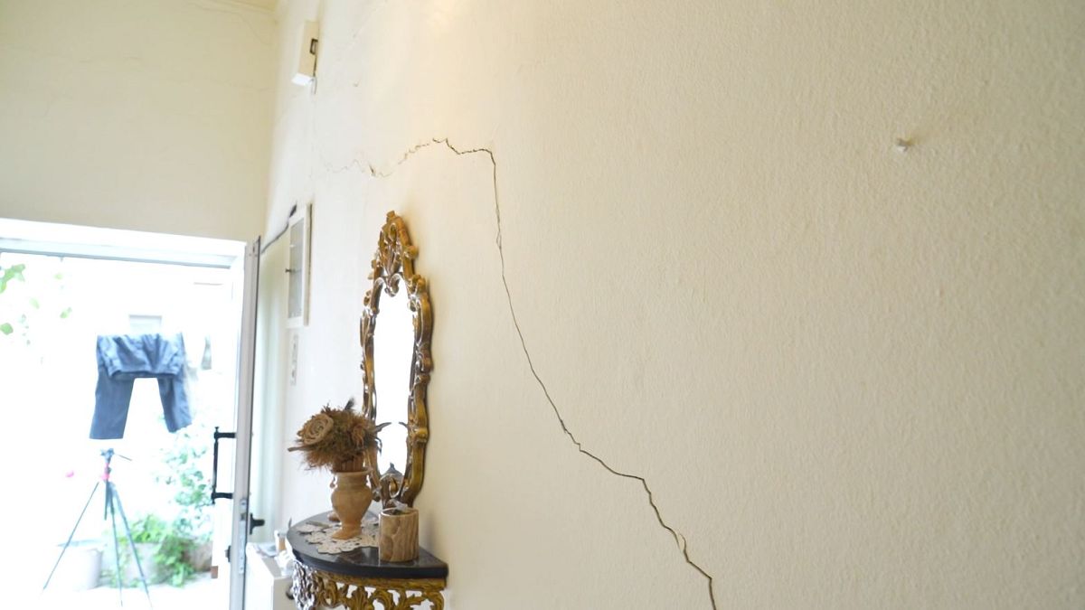 En Crète, de mystérieuses fissures apparaissent dans le village de Voutes