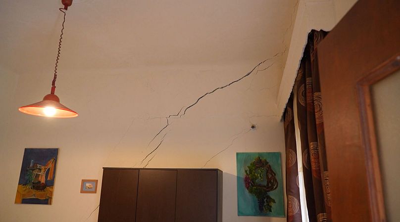 Ρήγμα σε δωμάτιο κατοικίας στο χωριό Βούτες του Ηρακλείου Κρήτης