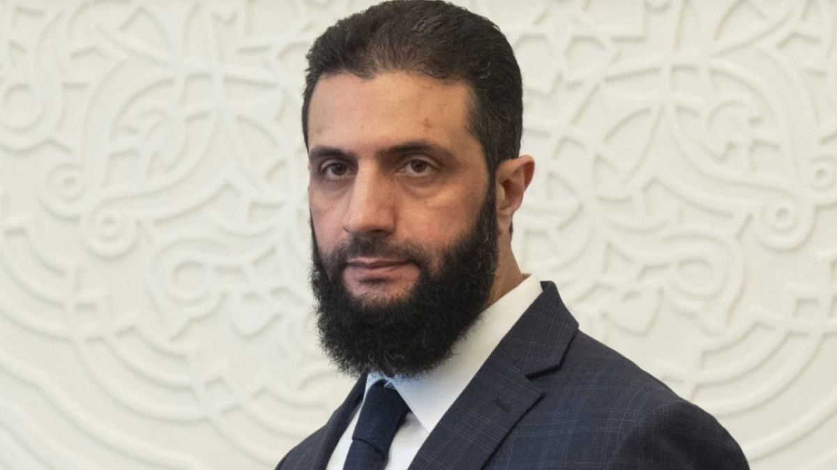 أول زيارة غربية للرئيس السوري الانتقالي.. ماكرون يستقبل الشرع في الإليزيه