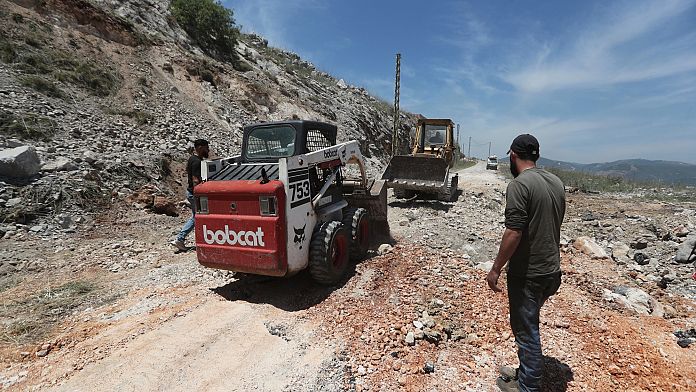 Israeli airstrikes target Hezbollah infrastructure in southern Lebanon, leaving one dead