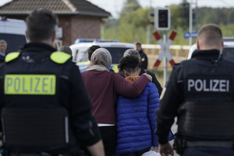 Sind Zurückweisungen von Asylbewerbern rechtlich noch im Zug auf deutschem Boden erlaubt? 