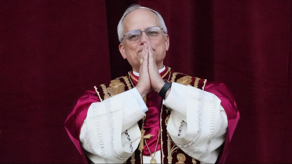 Revivez la première apparition de Léon XIV sur le balcon de la basilique Saint-Pierre