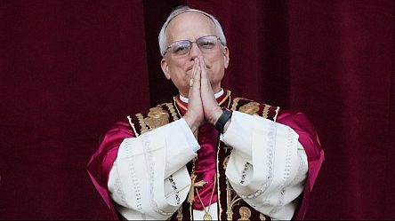 Revivez la première apparition de Léon XIV sur le balcon de la basilique Saint-Pierre
