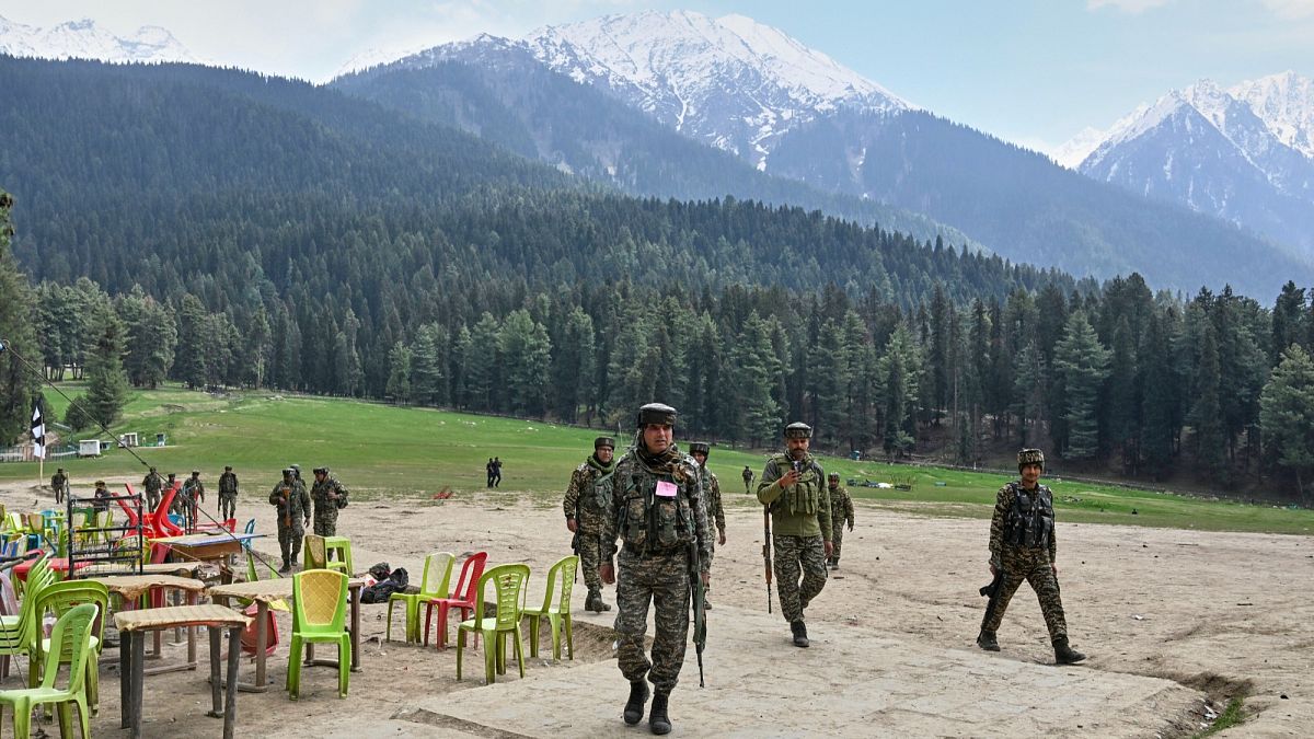 Drónokkal és rakétákkal lövöldözik egymást Pakisztán és India
