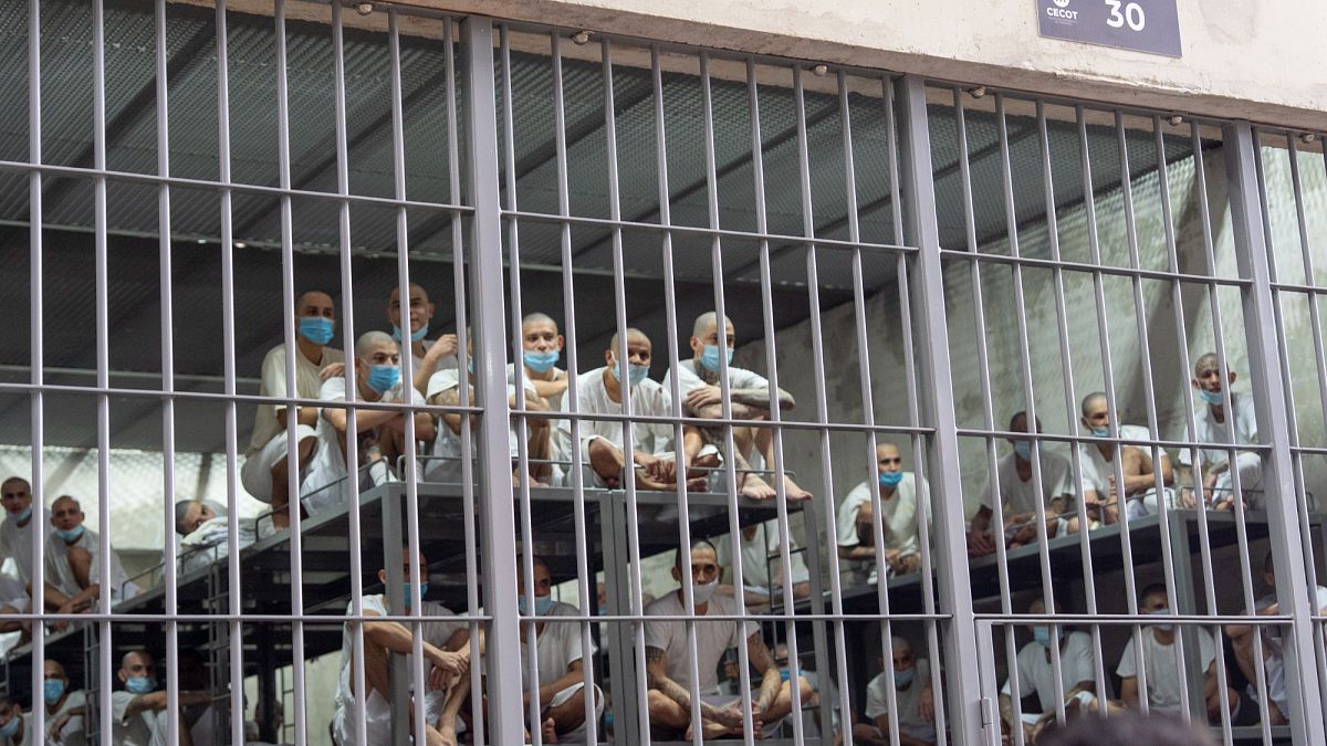 Ο Τραμπ χρειάζεται χώρο για φυλακές – Μπορεί να τον βοηθήσει η Ευρώπη;