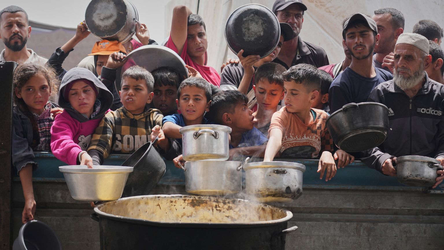 US-backed group issues proposal to take over Gaza aid distribution from UN, reports claim | Euronews US-backed group issues proposal to take over Gaza aid distribution from UN, reports claim | Euronews