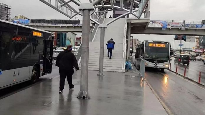 İstanbul'da metrobüsler çarpıştı: Yaralılar var