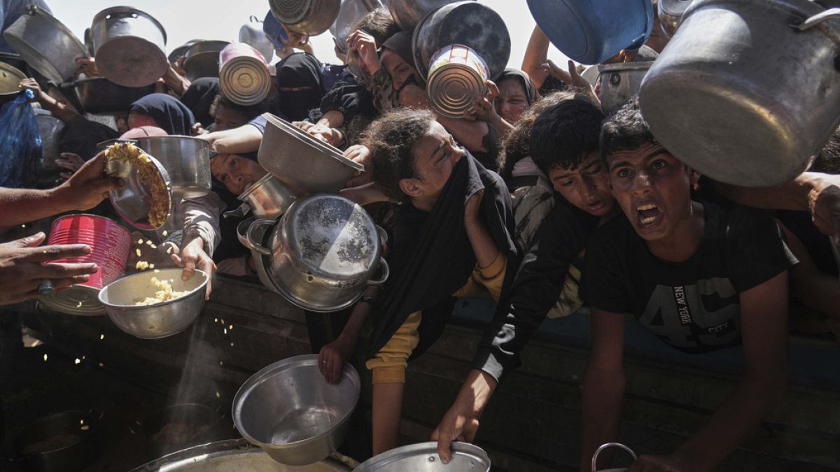 في مستشفيات غزة لا دواء ولا غذاء.. المرضى يصارعون الجوع في ظل حصار إسرائيلي خانق