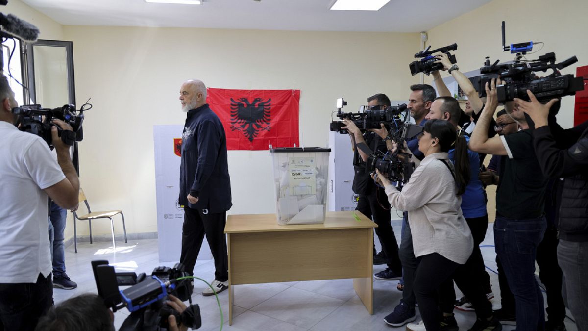 Législatives en Albanie : Edi Rama largement en tête, selon les premiers résultats