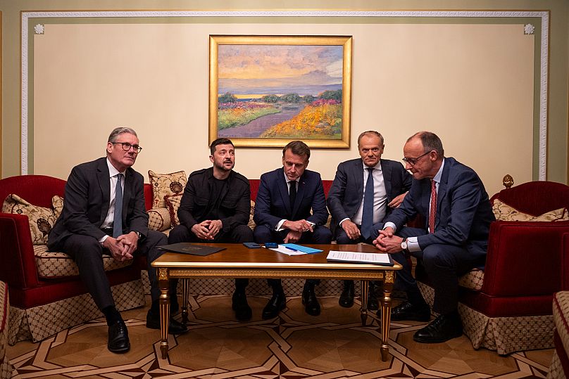 Premier Wielkiej Brytanii Keir Starmer, prezydent Wołodymyr Zełenski, prezydent Francji Emmanuel Macron, premier Donald Tusk i kanclerz Niemiec Friedrich Merz w Kijowie.